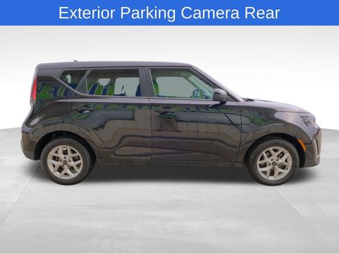 Used 2023 Kia Soul LX w/ LX Technology Package image 9