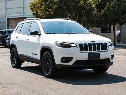 Used 2023 Jeep Cherokee Altitude Lux AWD/4WD image 3