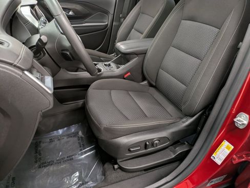 Used 2024 GMC Terrain SLE w/ Driver Convenience Package image 10