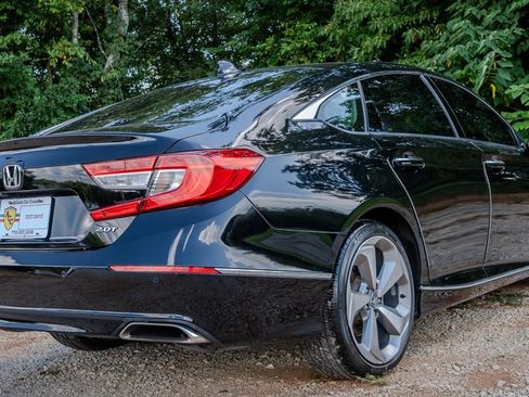 Used 2018 Honda Accord Touring image 5