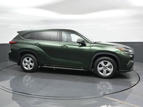 Used 2023 Toyota Highlander L image 4