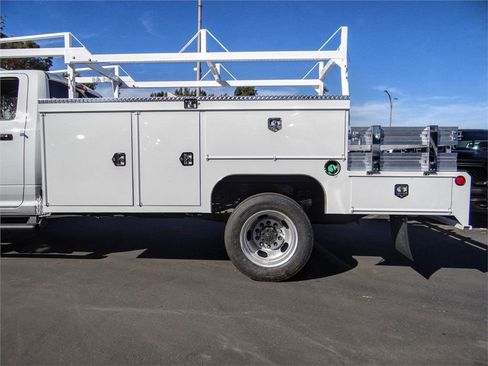 New 2024 RAM 4500 Tradesman image 14