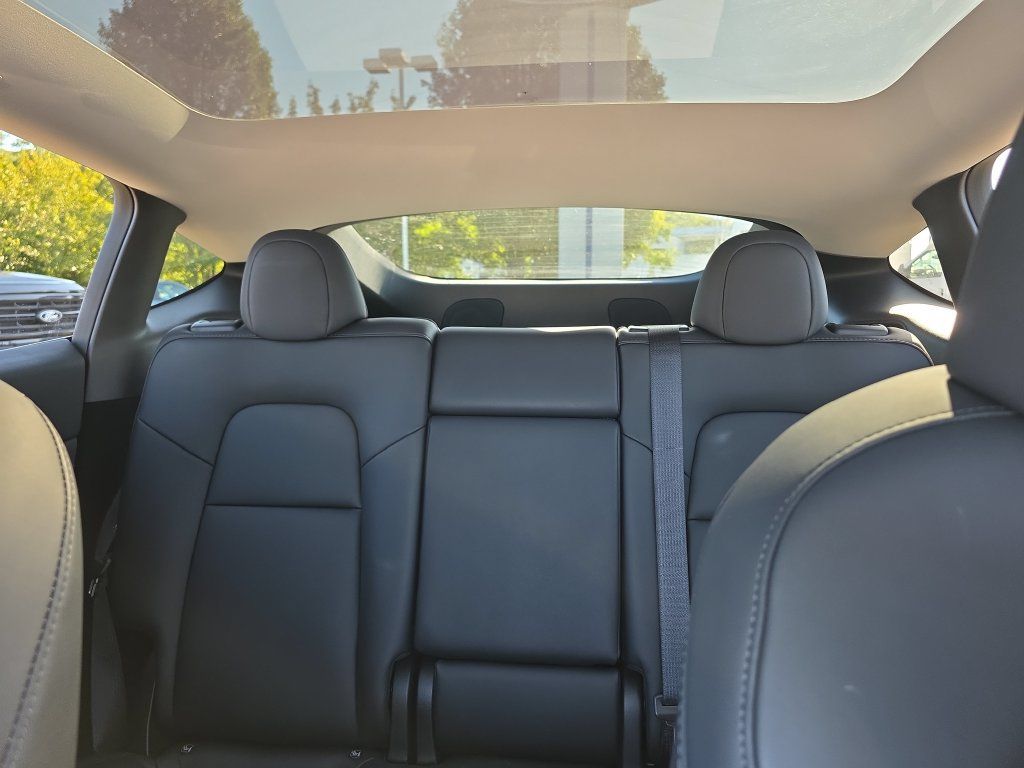 Used 2024 Tesla Model Y Long Range AWD/4WD image 38