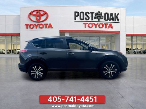 Used 2017 Toyota RAV4 LE FWD image 9