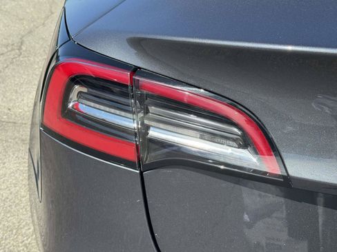 Used 2019 Tesla Model 3 Long Range AWD/4WD image 9