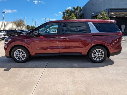 Used 2022 Kia Carnival LX image 9