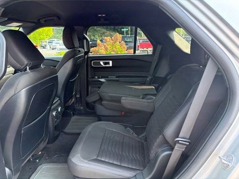 Used 2020 Ford Explorer XLT w/ Comfort Package AWD/4WD image 11