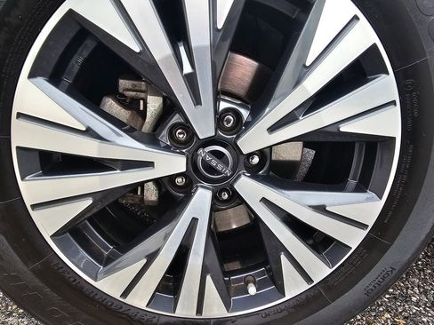 Used 2023 Nissan Rogue SV image 22