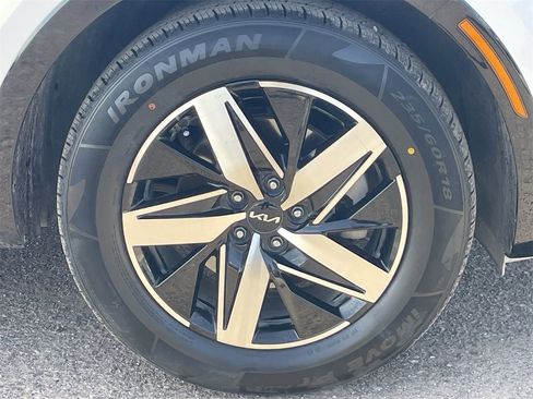 Certified 2022 Kia Sorento S image 9