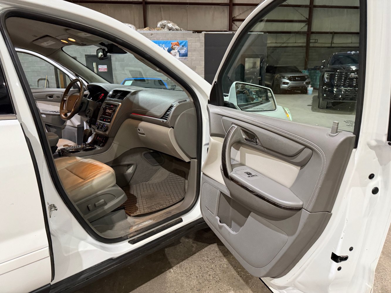 Used 2017 GMC Acadia Limited SLT FWD image 25
