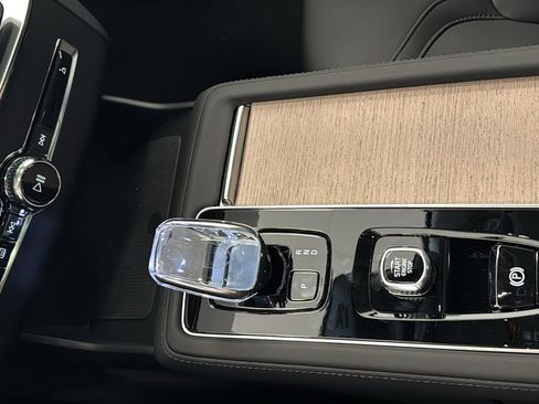 New 2026 Volvo XC90 T8 Plus w/ Protection Package Premier AWD/4WD image 19