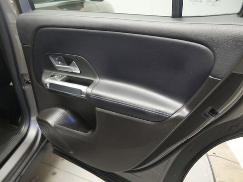 Used 2020 Mercedes-Benz GLB 250 4MATIC image 27