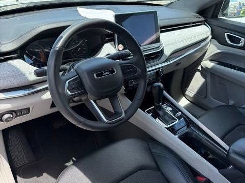Used 2024 Jeep Compass Latitude AWD/4WD image 9