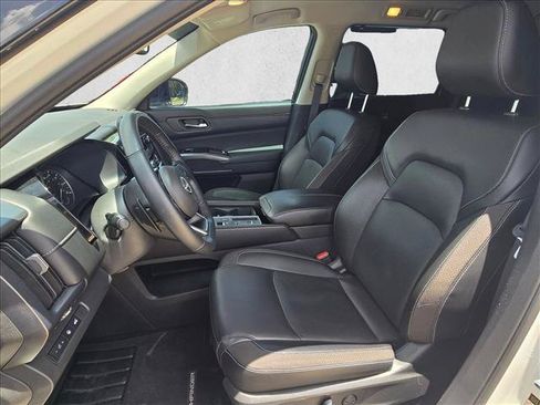 Used 2022 Nissan Pathfinder SL FWD image 17