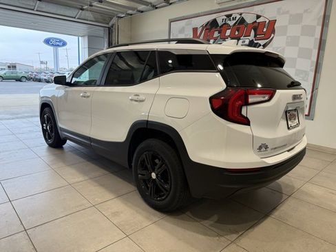 Used 2023 GMC Terrain SLE w/ Driver Convenience Package image 6