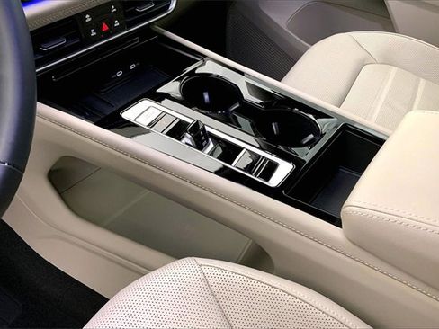 Used 2025 Volkswagen Atlas SEL image 17