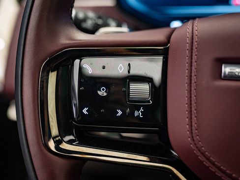 Used 2023 Land Rover Range Rover Sport SE Dynamic image 25