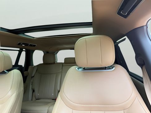 Certified 2023 Land Rover Range Rover Long Wheelbase Autobiography AWD/4WD image 17