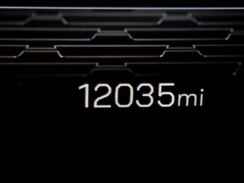 Used 2025 GMC Acadia Elevation image 14