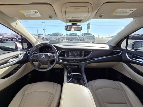 Used 2021 Buick Enclave Essence image 28