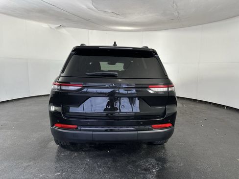 Used 2022 Jeep Grand Cherokee Altitude RWD image 7