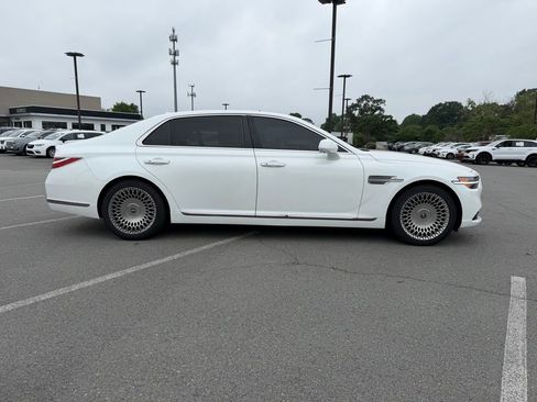Used 2021 Genesis G90 3.3T Premium RWD image 9