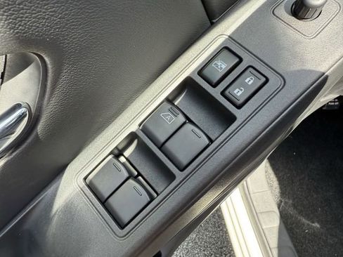 New 2025 Nissan Frontier SV w/ SV Convenience Package RWD image 21