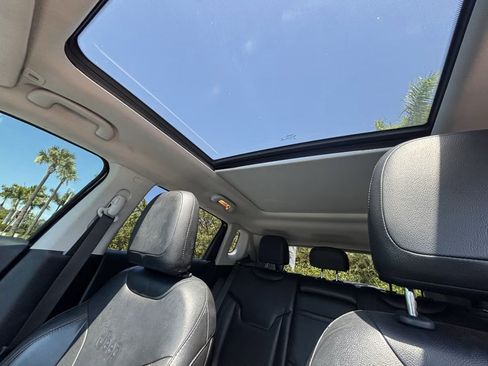 Used 2018 Jeep Compass Limited w/ Navigation Group AWD/4WD image 16