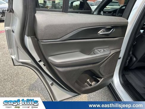 Used 2023 Jeep Grand Cherokee Altitude AWD/4WD image 19