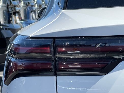 Used 2025 Chevrolet Equinox EV LT w/ Convenience Package image 45