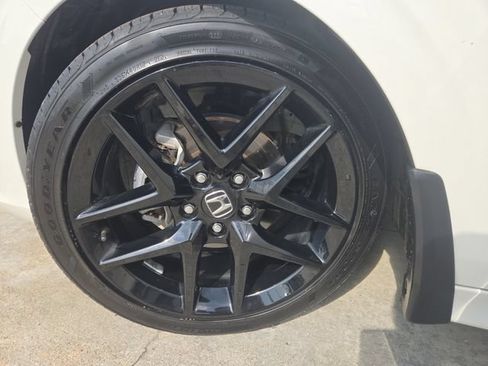 Used 2023 Honda Civic Sport image 25