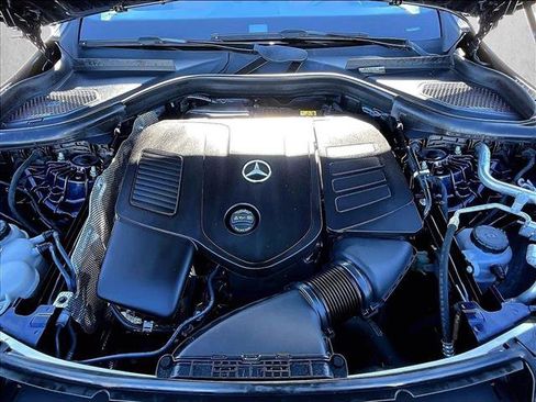 Used 2024 Mercedes-Benz GLC 300 4MATIC image 11