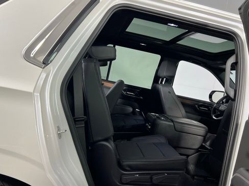 Used 2025 GMC Yukon Denali image 32