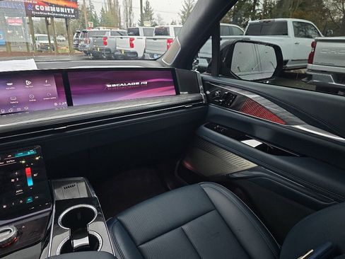 Used 2025 Cadillac Escalade IQ Sport 2 image 24