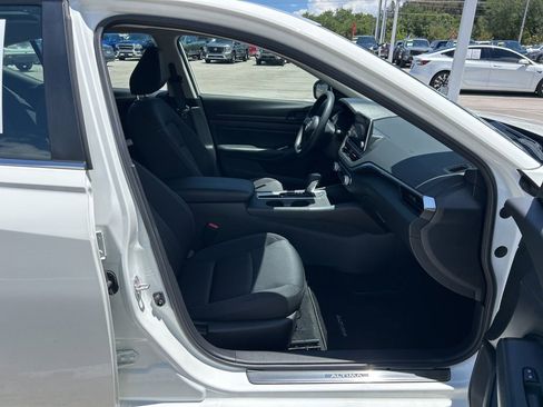 Certified 2025 Nissan Altima 2.5 S FWD image 40