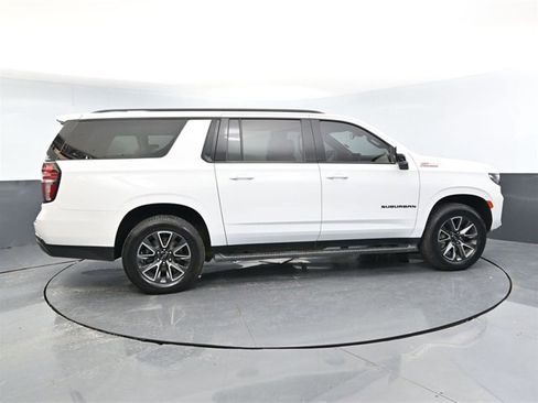 Used 2022 Chevrolet Suburban Z71 w/ Luxury Package image 6