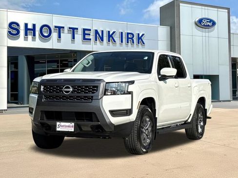 Used 2025 Nissan Frontier SV w/ Tow Package AWD/4WD image 3
