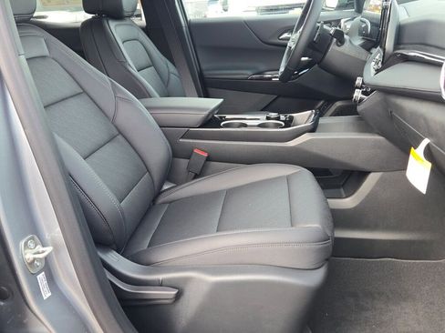 New 2026 Chevrolet Equinox LT w/ Convenience Package II FWD image 6