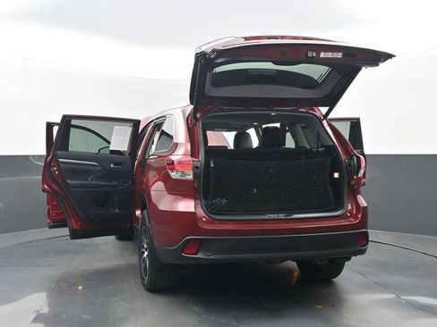 Used 2018 Toyota Highlander SE image 37