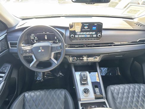 Used 2024 Mitsubishi Outlander 4WD Plug-In Hybrid image 7
