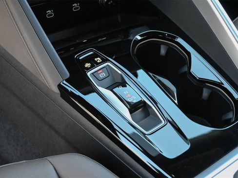 Certified 2025 Audi Q5 Premium w/ Convenience Package image 12