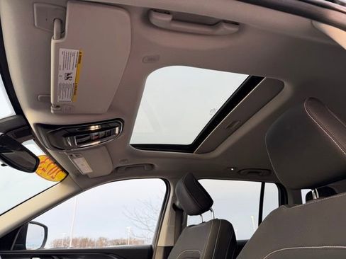 Used 2023 Jeep Grand Cherokee Laredo image 24