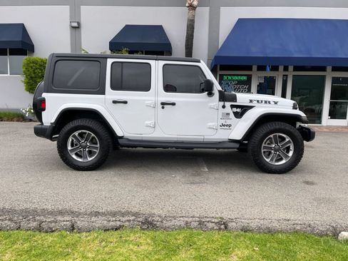 Used 2019 Jeep Wrangler Unlimited Sahara AWD/4WD image 4