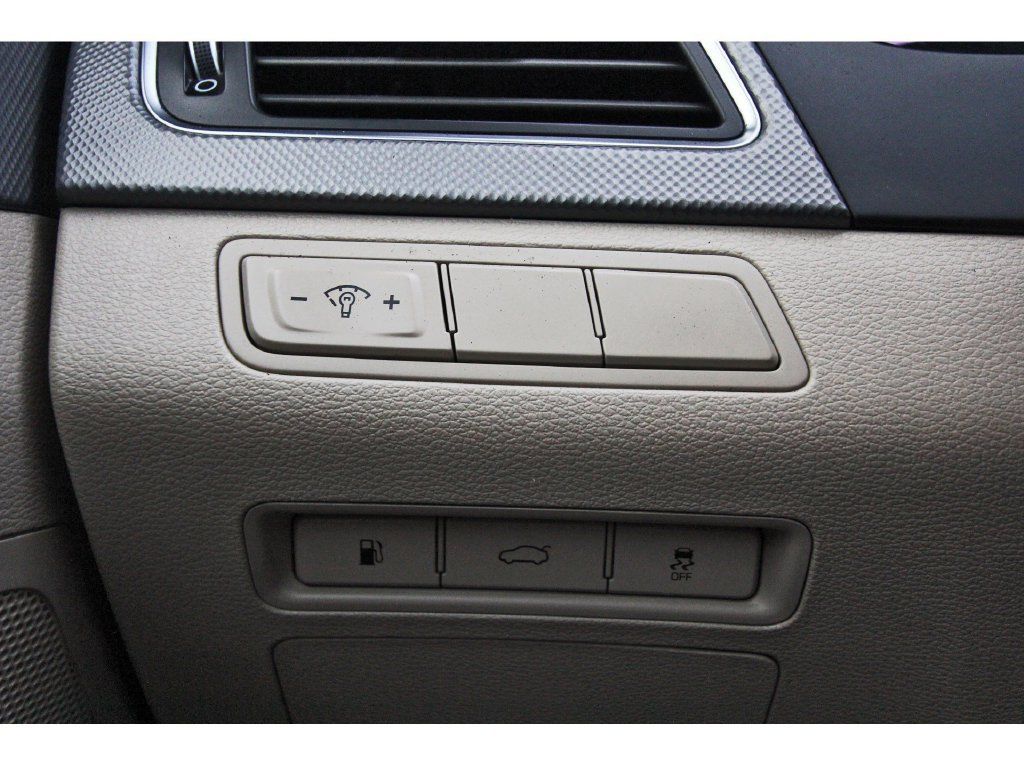 Used 2015 Hyundai Sonata SE FWD image 21