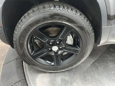 Used 2021 Land Rover Defender 110 SE image 29