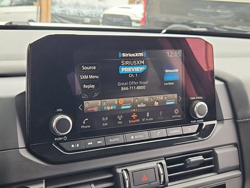 Used 2025 Nissan Pathfinder S AWD/4WD image 22