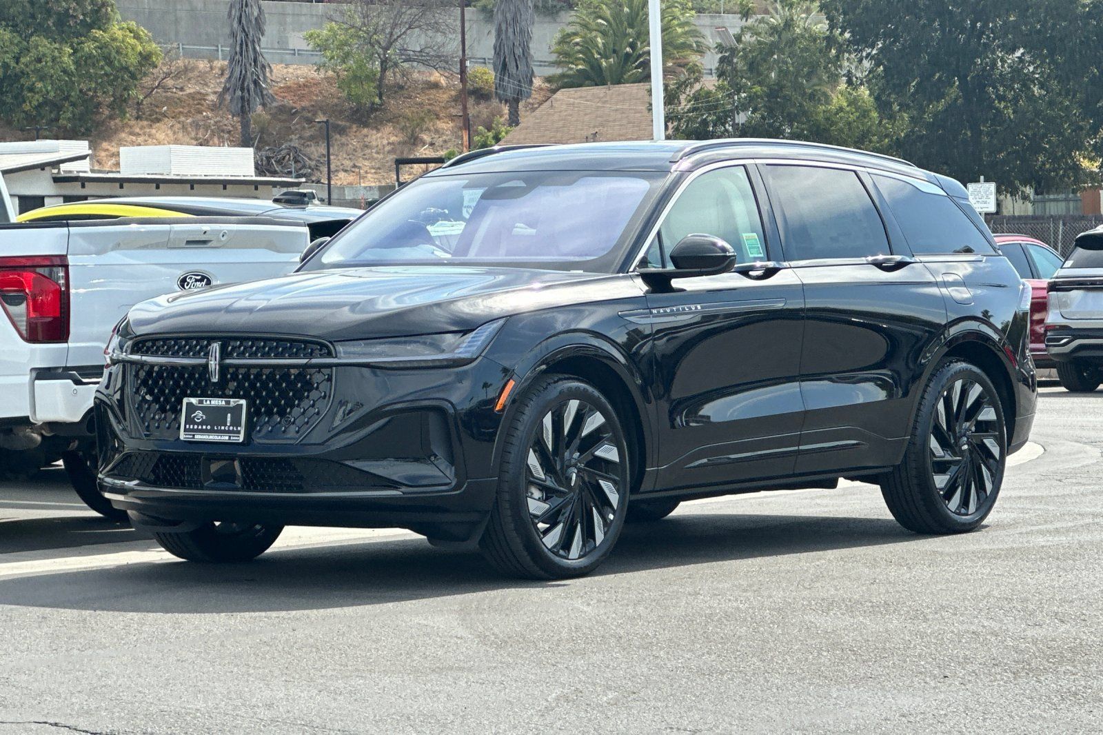 New 2026 Lincoln Nautilus Black Label w/ Jet Appearance Package AWD/4WD image 7