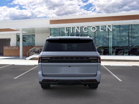 New 2026 Lincoln Navigator L Premier AWD/4WD image 5