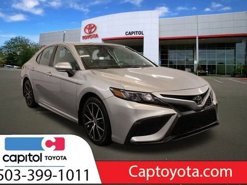 Used 2022 Toyota Camry SE image 1