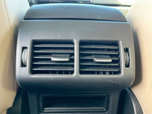 Used 2017 Jaguar F-PACE Premium image 26